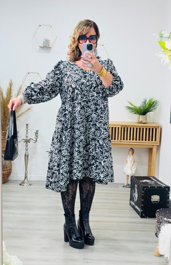 Robe Élégance Courte – Image 4