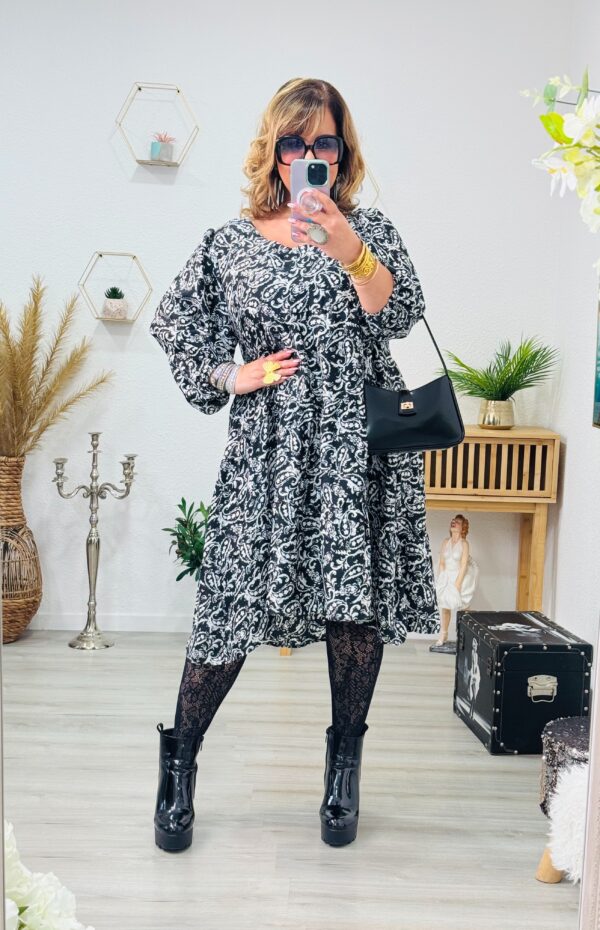 Robe Élégance Courte – Image 3