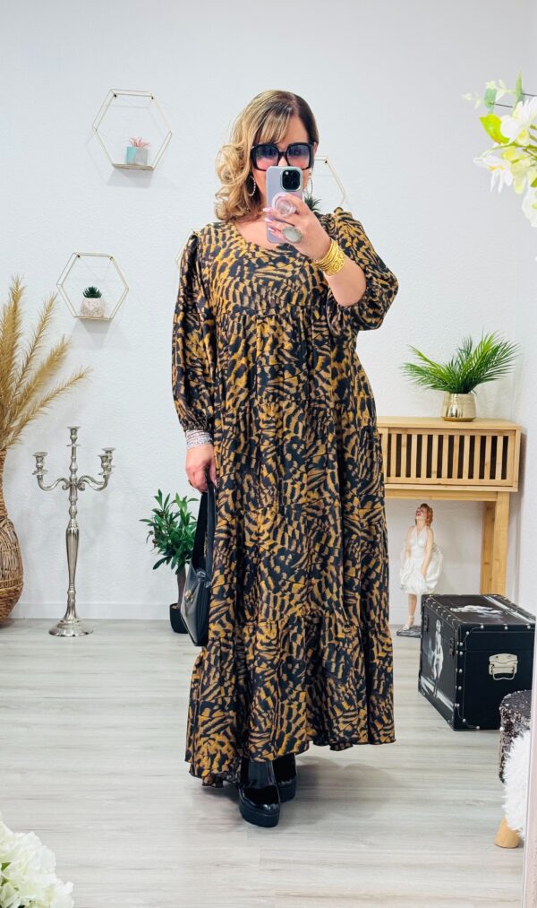 Robe Élégance Longue Fauve – Image 4