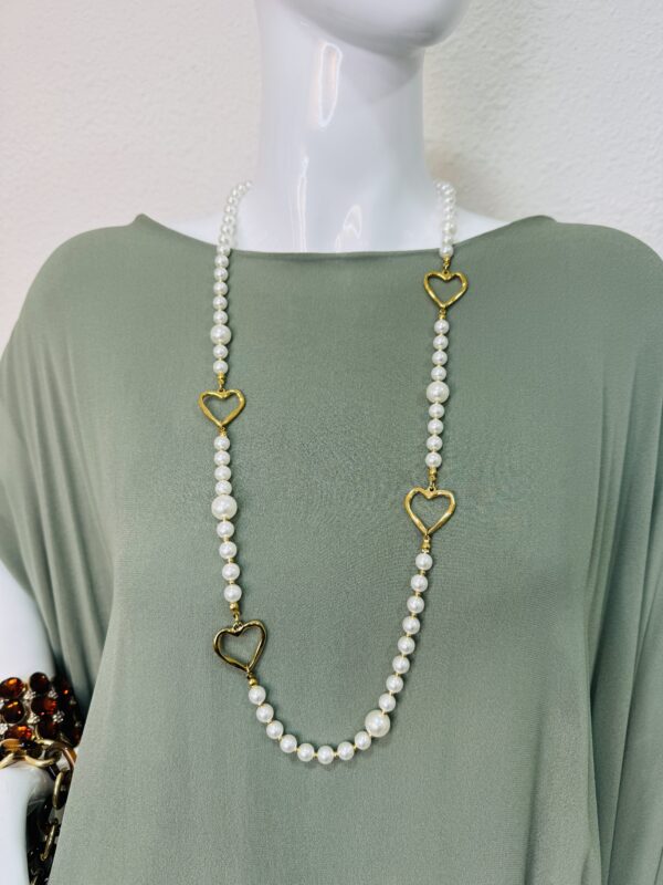 Collier Perles & Cœurs en Acier Doré – Image 4